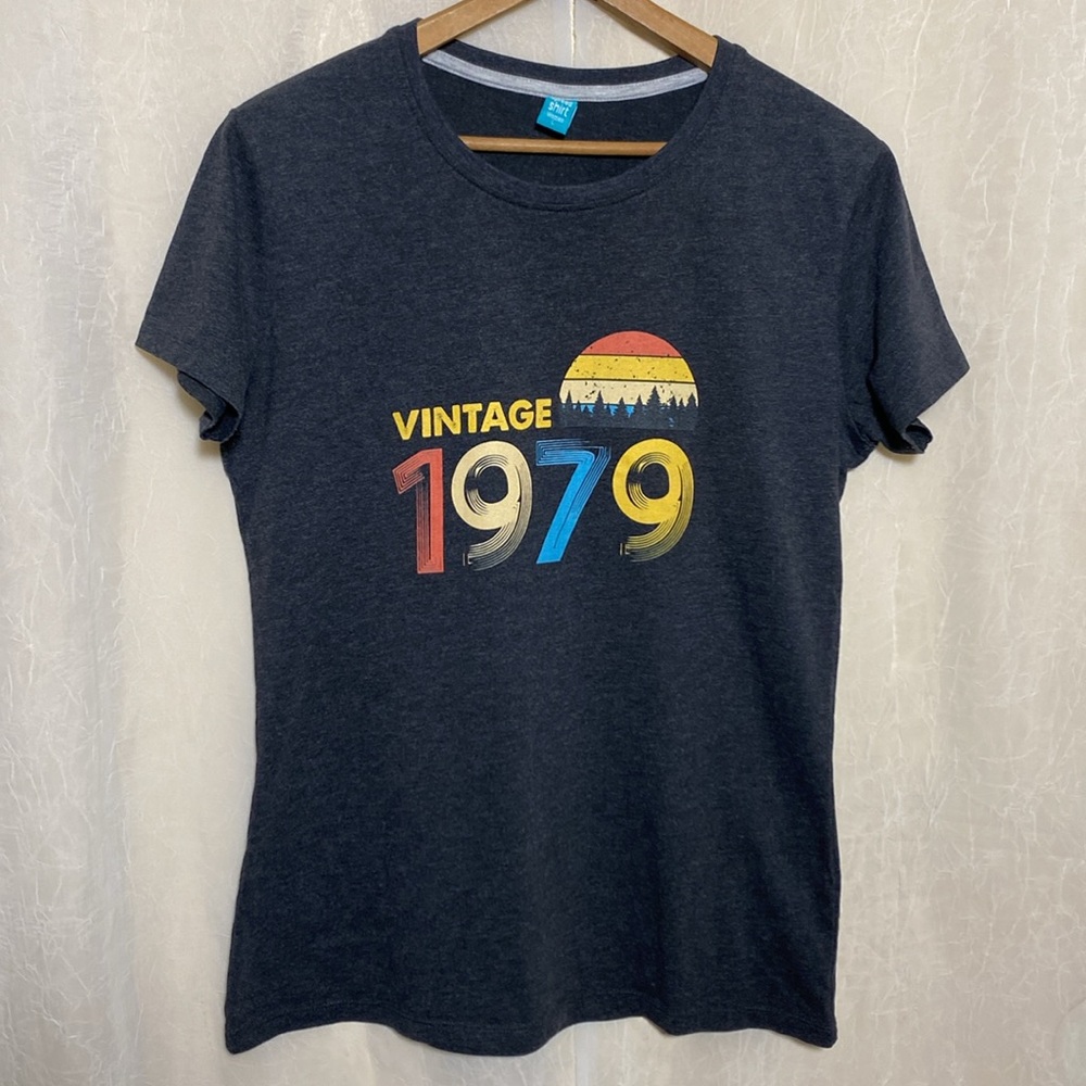 Spread T-shirt says vintage 1979  on front dark grey woman’s large